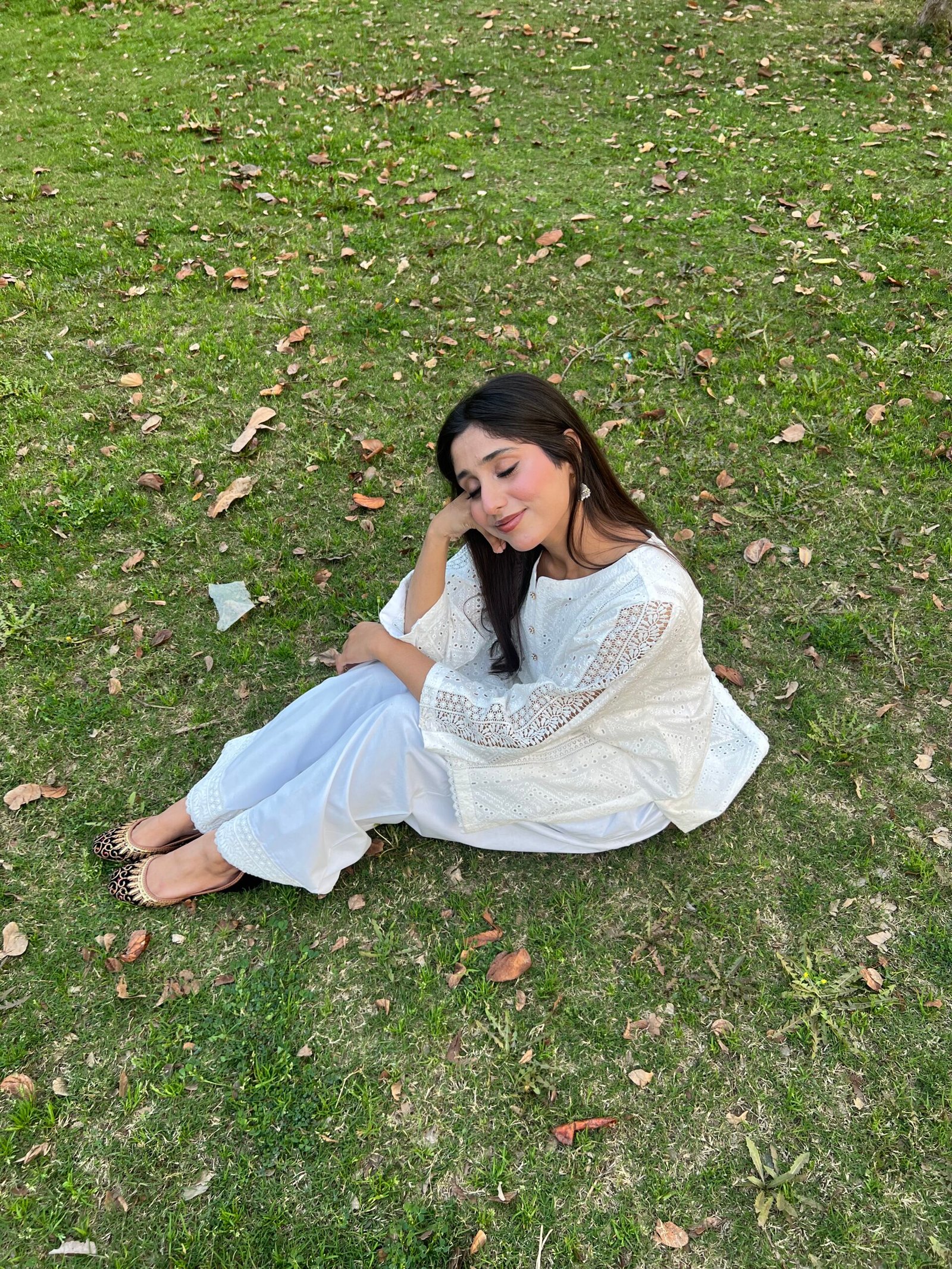 2P-White-Lawn - Image 4