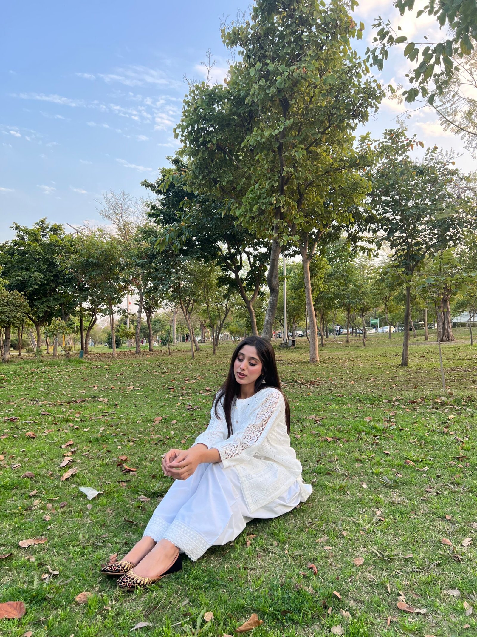 2P-White-Lawn - Image 3